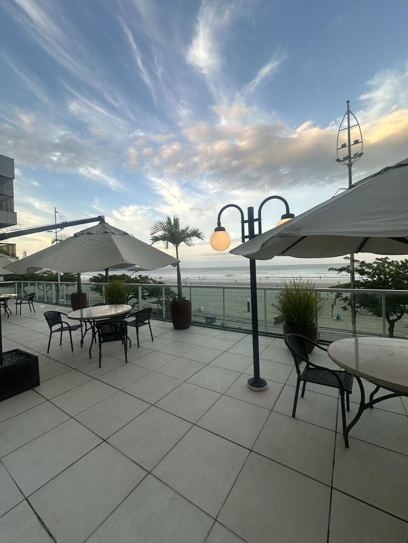 Apto 2 Suites, Novo, Na Avenida Atlantica, Pe Na Areia E Com Vista Mar Apartamento *