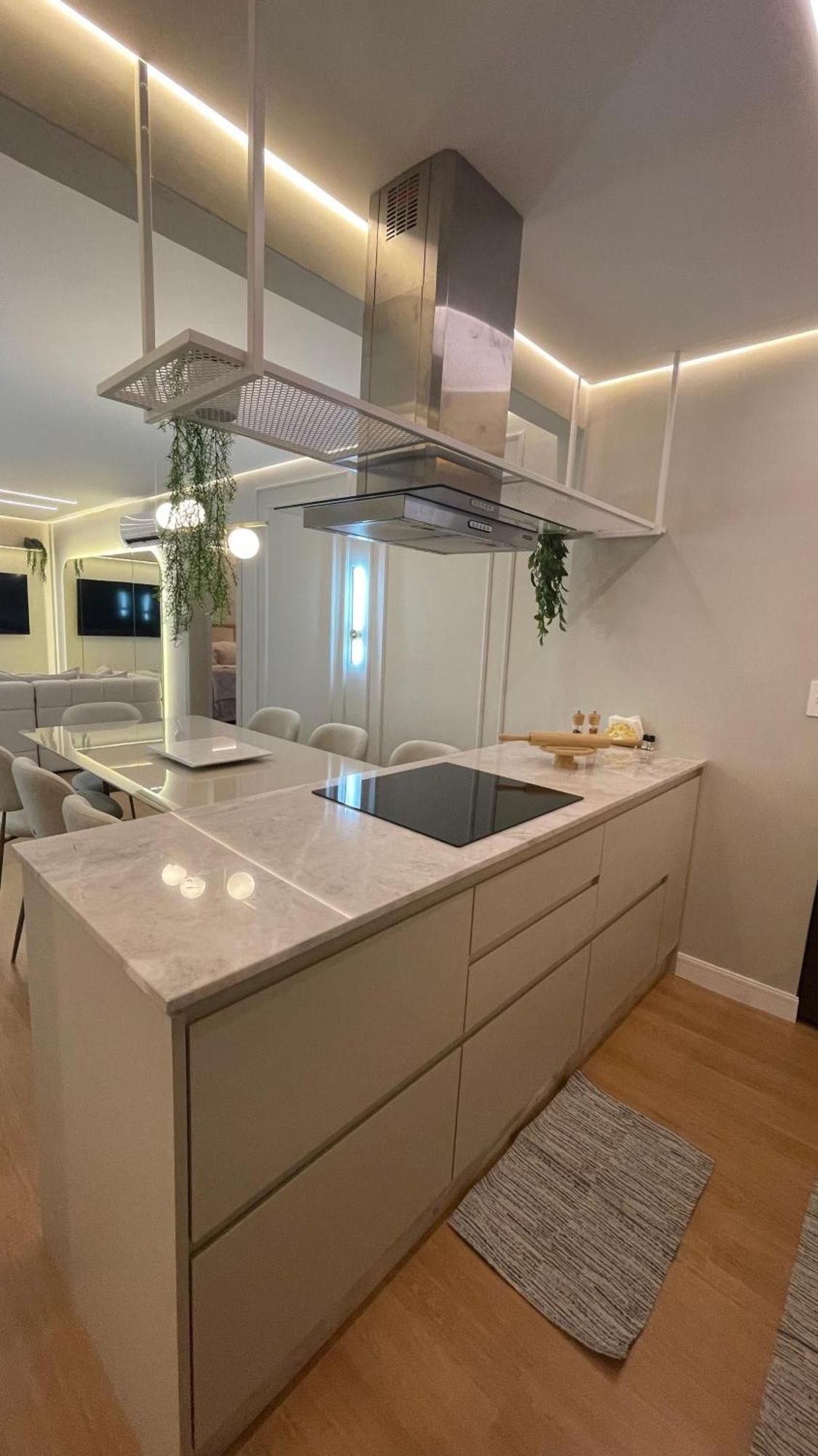 Apto 2 Suites, Novo, Na Avenida Atlantica, Pe Na Areia E Com Vista Mar Apartamento
